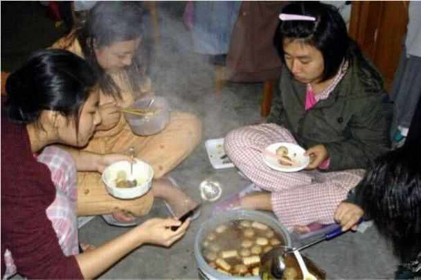 大学宿舍生活日常女孩,女生大学宿舍生活真实