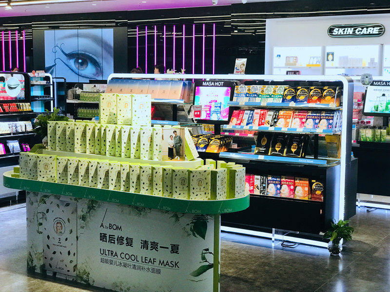 布局几万台美妆自动售卖机,25平米化妆品店的布局与设计