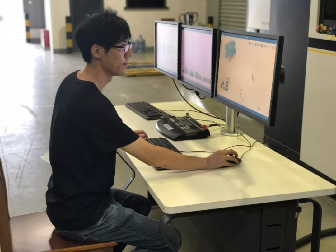 312个足球场大小的港口，一眼望去竟空无一人