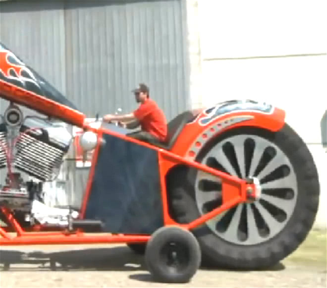 一米高的台阶摩托车怎么下去,一辆摩托车往上开