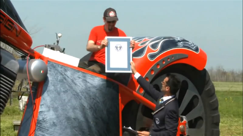 一米高的台阶摩托车怎么下去,一辆摩托车往上开