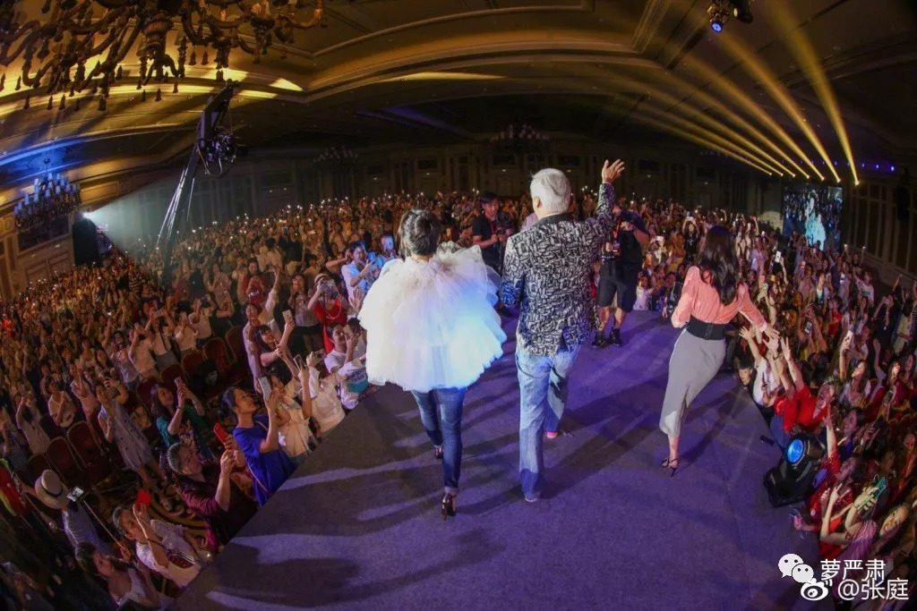 这对夫妻怎么作都不奇怪了,心痛的是其他明星为什么要掺和……