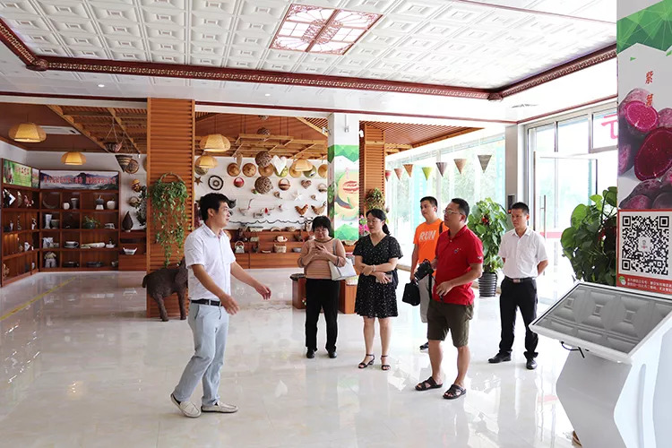 「电商资讯」广西经济管理干部学院调研组到都安县考察