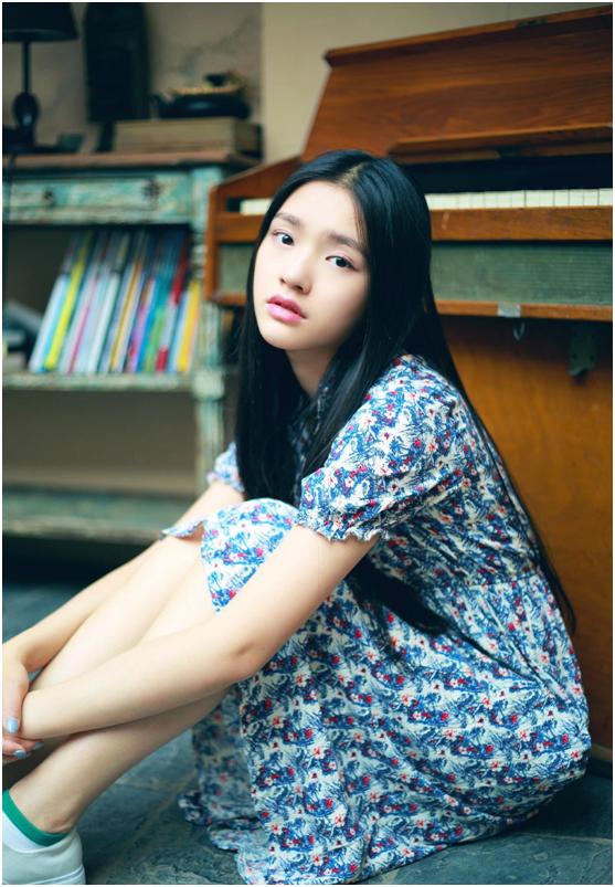 林允晒泳照,林允晒出一组夏日野餐照清纯可人