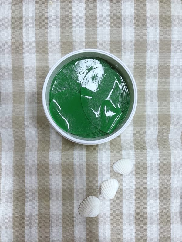 男的敷眼膜,男朋友贴眼膜