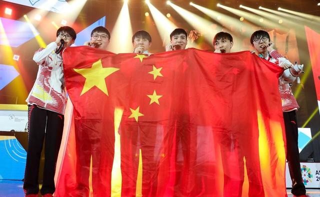 海底捞月暑期最后一个网红成都小甜甜夜吸百万粉,是否是炒作呢