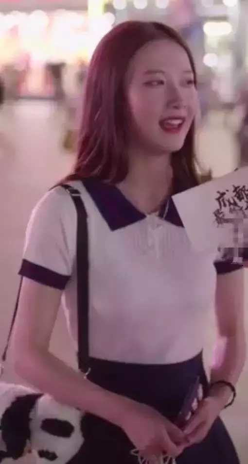 海底捞月暑期最后一个网红成都小甜甜夜吸百万粉,是否是炒作呢