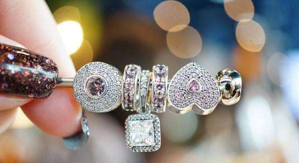 明明可以靠脸吃饭的潘多拉偏偏要靠精工艺和多功能