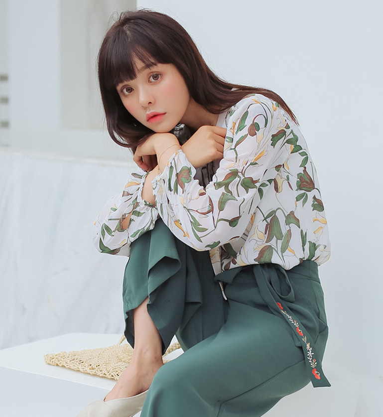 早春减龄碎花衬衣,时尚休闲减龄小众款白衬衫