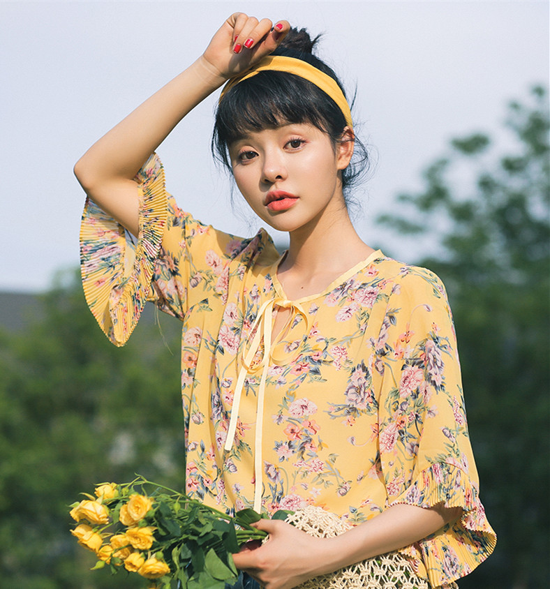 早春减龄碎花衬衣,时尚休闲减龄小众款白衬衫