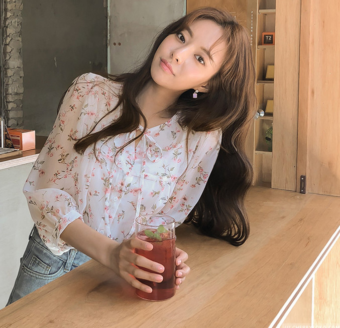 早春减龄碎花衬衣,时尚休闲减龄小众款白衬衫