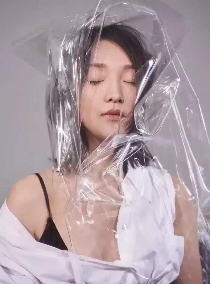 46岁周迅老了更惊艳,侍神令中周迅真的老了