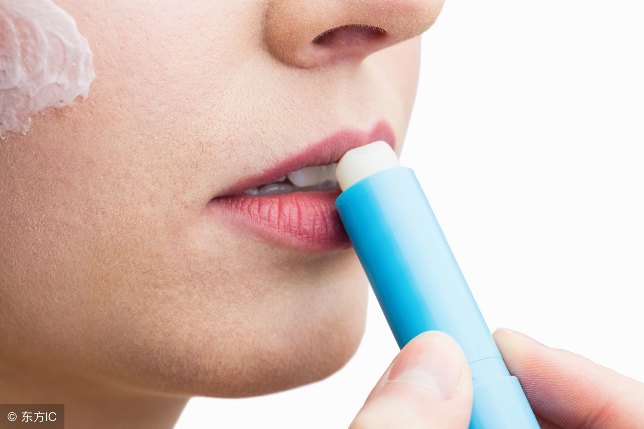 换季嘴唇干裂脱皮小妙招,秋冬嘴唇干燥起皮小妙招学生