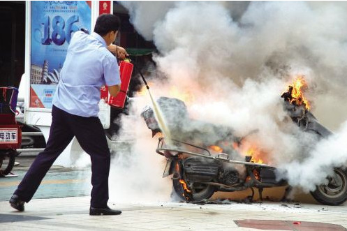 摩托车在太阳下暴晒汽油会爆炸吗,摩托车在太阳暴晒汽油会变少吗