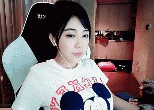 美女主播刘飞儿忆往昔峥嵘岁月网友：岁月把刘飞儿变成肚导阿姨