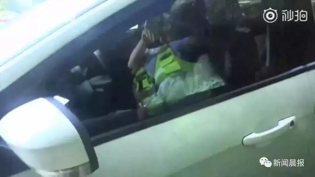 婆婆一个电话，妻子高速上怒夺丈夫方向盘要“赴死”！太过分！