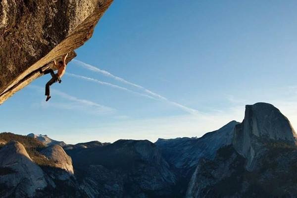 保险与银行哪个有发展前途,现在做平安保险有前途吗