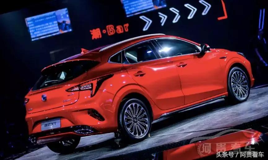 这款两厢车,低趴设计类似小钢炮,配1.6T发动机,比高尔夫能跑!