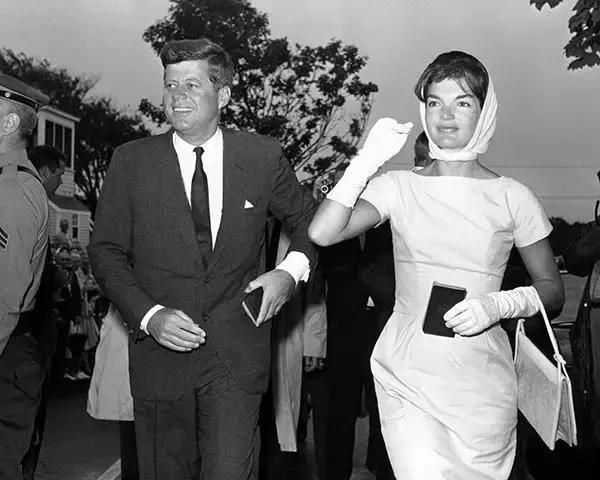 一个女人的品味好不好,要看她会不会玩丝巾!