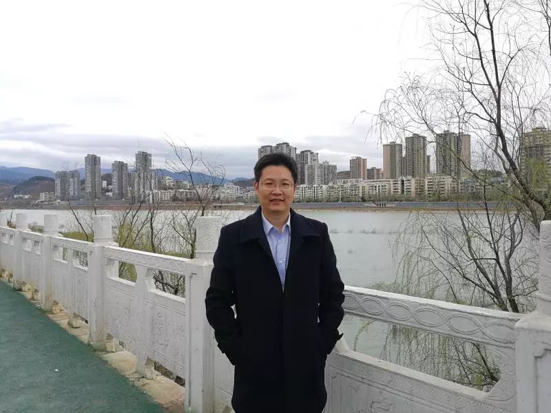 企业家诗人|杨克明:山川形胜帝王气,儒道斯文邹鲁风