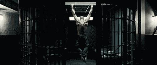 引体向上的时候腰酸疼是怎么回事,引体向上腰椎疼