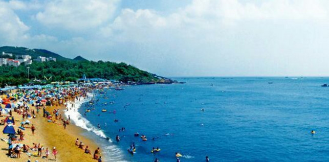 葫芦岛是一座风光美丽的海滨城市，依山傍海是避暑休闲的好去处