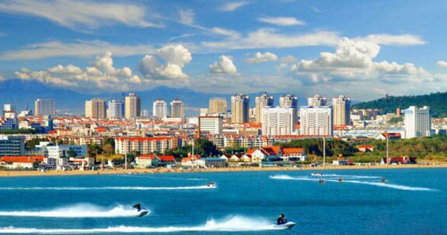 葫芦岛是一座风光美丽的海滨城市，依山傍海是避暑休闲的好去处