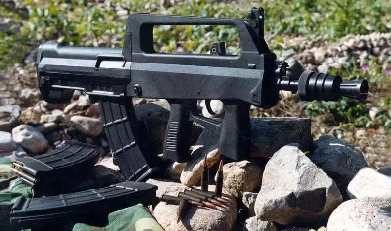 p90式冲锋枪是怎么装子弹的,用p90冲锋枪吃鸡