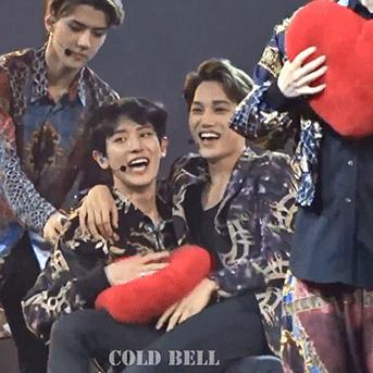 「EXO」「分享」180831我也想有一只会行走的玩偶熊让我亲亲抱抱摸摸他