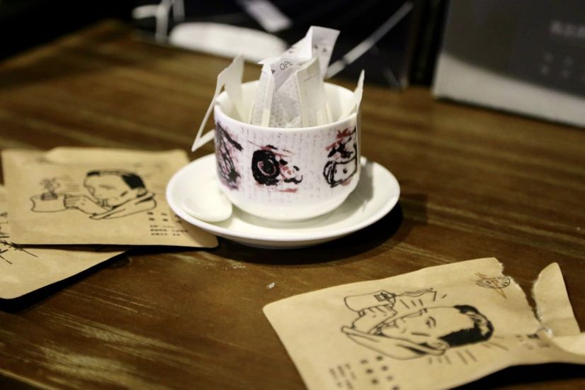 阿多尼斯演唱会,阿多尼斯活动