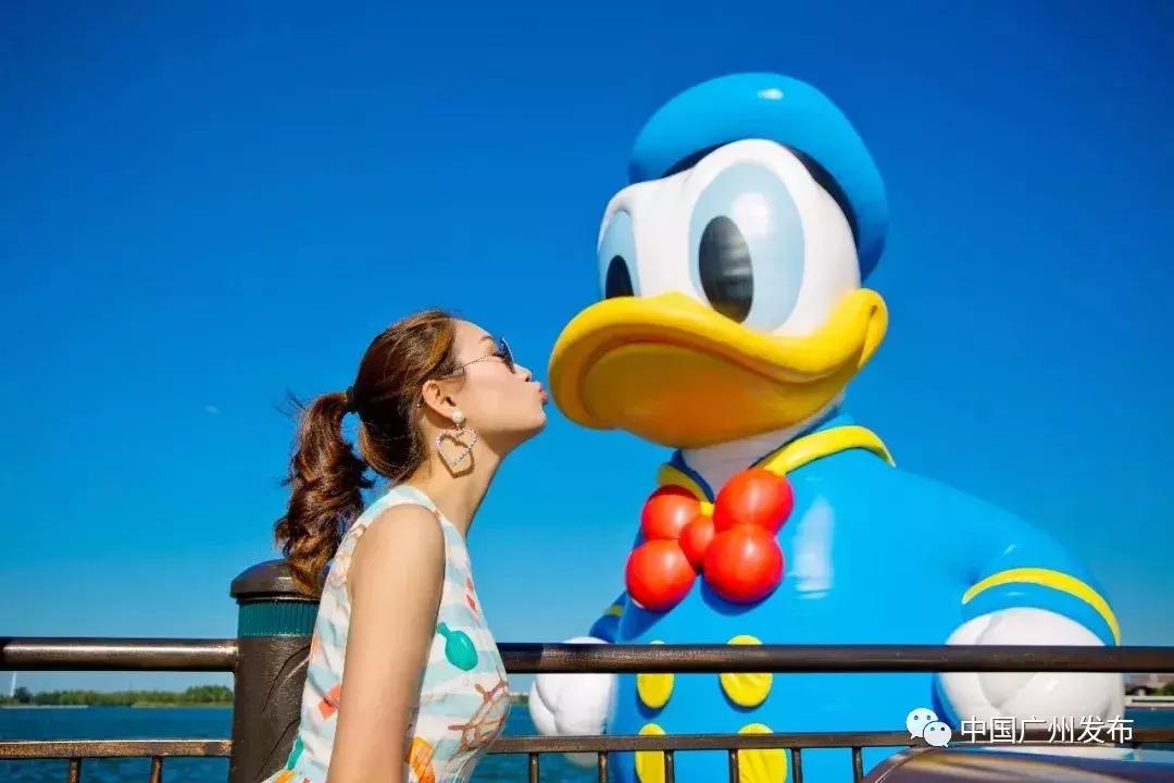 黄山迪士尼门票多少钱,上海迪士尼和黄山哪个好玩