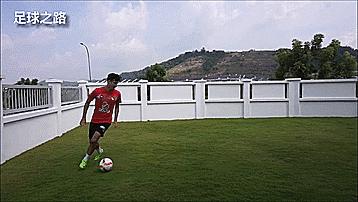 足球教学丨中场球员每天必练的接球方法