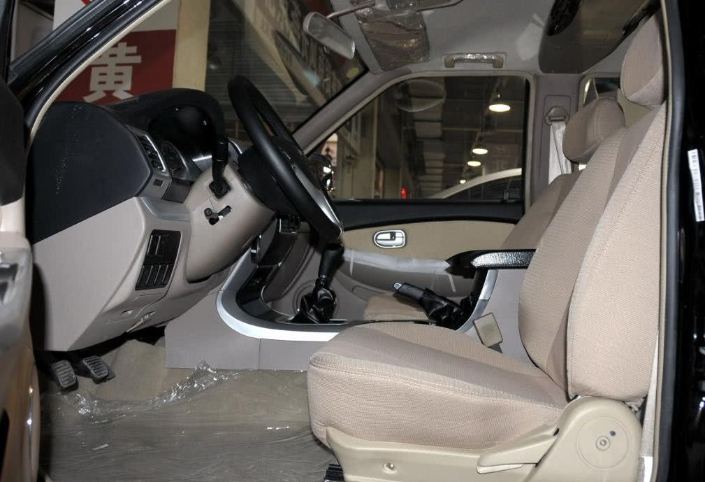 跟猎豹汽车外观很像的车,老款猎豹灯光