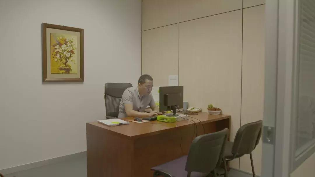 鐧芥墜璧峰浠庢惉鐮栧皬浼欏埌鍦颁骇澶т酣,浠庢湇鍔″憳鍒伴潪甯告湁閽辩殑鍦颁骇澶т酣