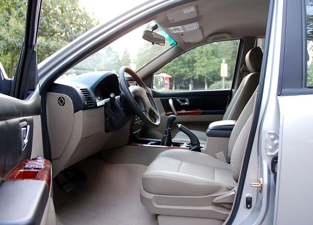 采用三菱底盘，融合欧洲及北美SUV科技元素，当之无愧的王者