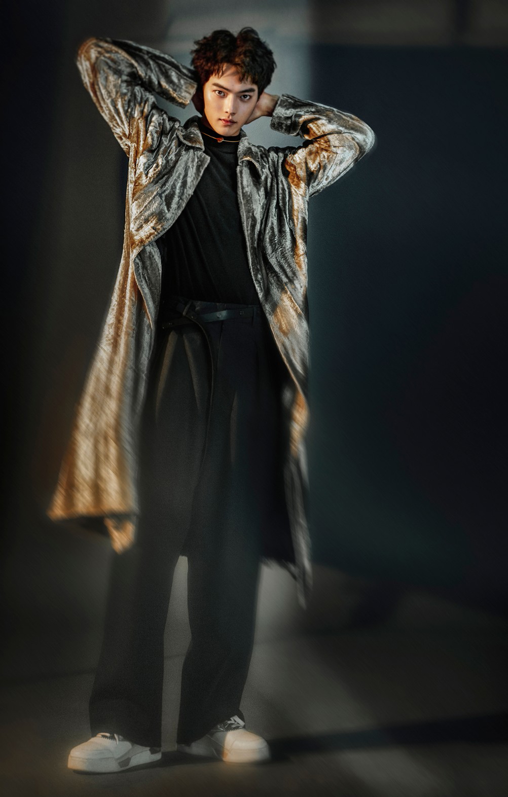 许凯52万的鞋,许凯展示自己的球鞋