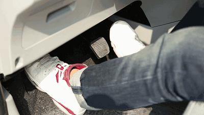 地板油损害车吗,地板油容易踩爆吗