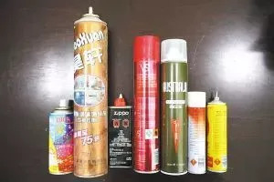 火场救出5人,火场逃生弯腰迅速从安全通道逃离