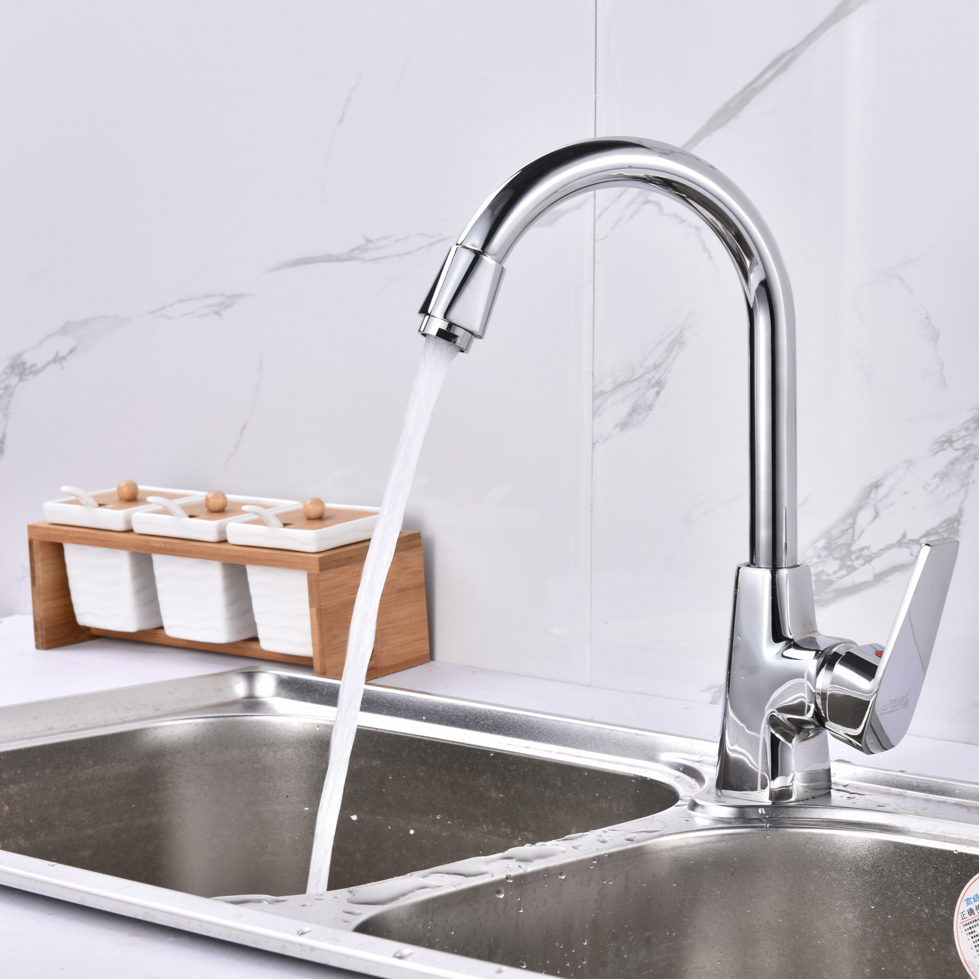 水龙头选全铜还是不锈钢好？开了10年五金店的商家终于说出了实情