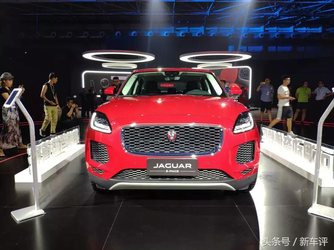 捷豹e-pace2024耀黑运动版空间,捷豹e-pace2024耀黑运动版入手