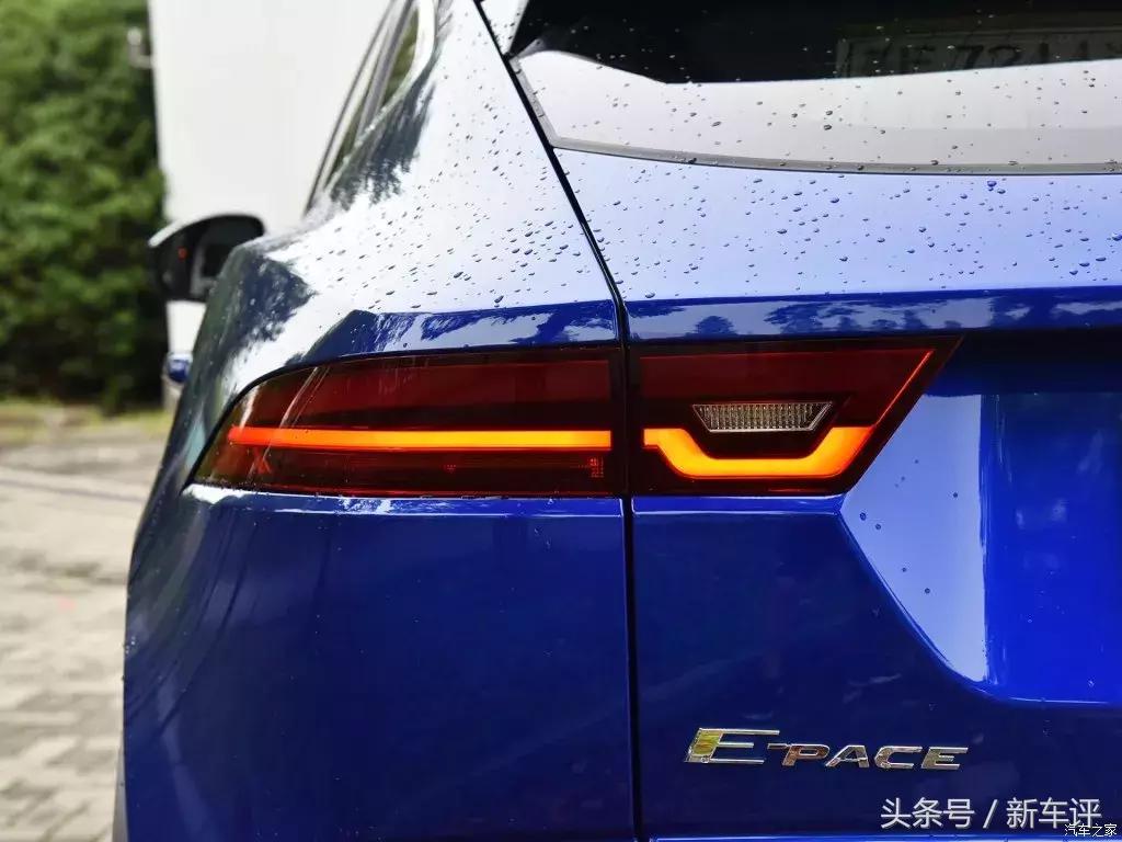 捷豹e-pace2024耀黑运动版空间,捷豹e-pace2024耀黑运动版入手