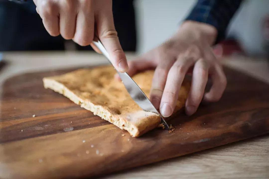 男生叫你多喝热水该怎么怼回去,男生叫你多喝热水穿衣服