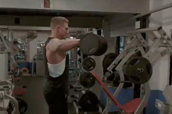 哑铃经典8个动作初学者,哑铃初学者最简单的动作