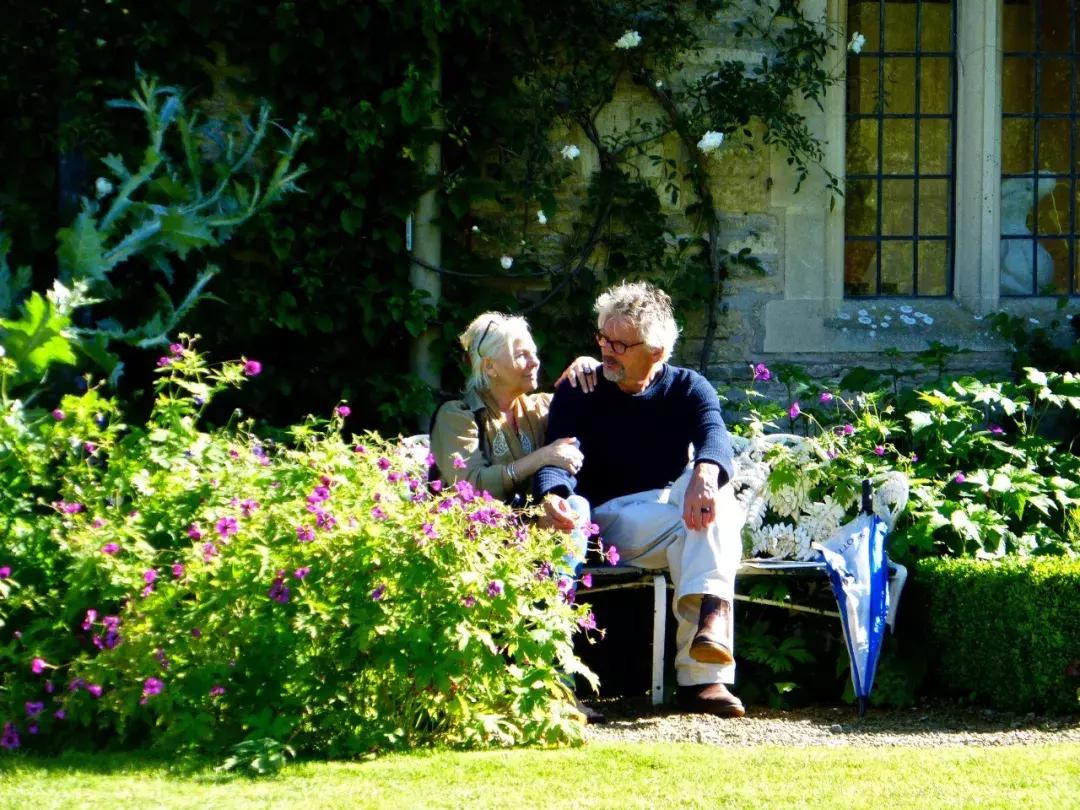 为什么英国人喜欢旅游呢,英国人喜欢去哪度假