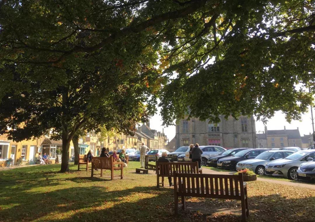 为什么英国人喜欢旅游呢,英国人喜欢去哪度假