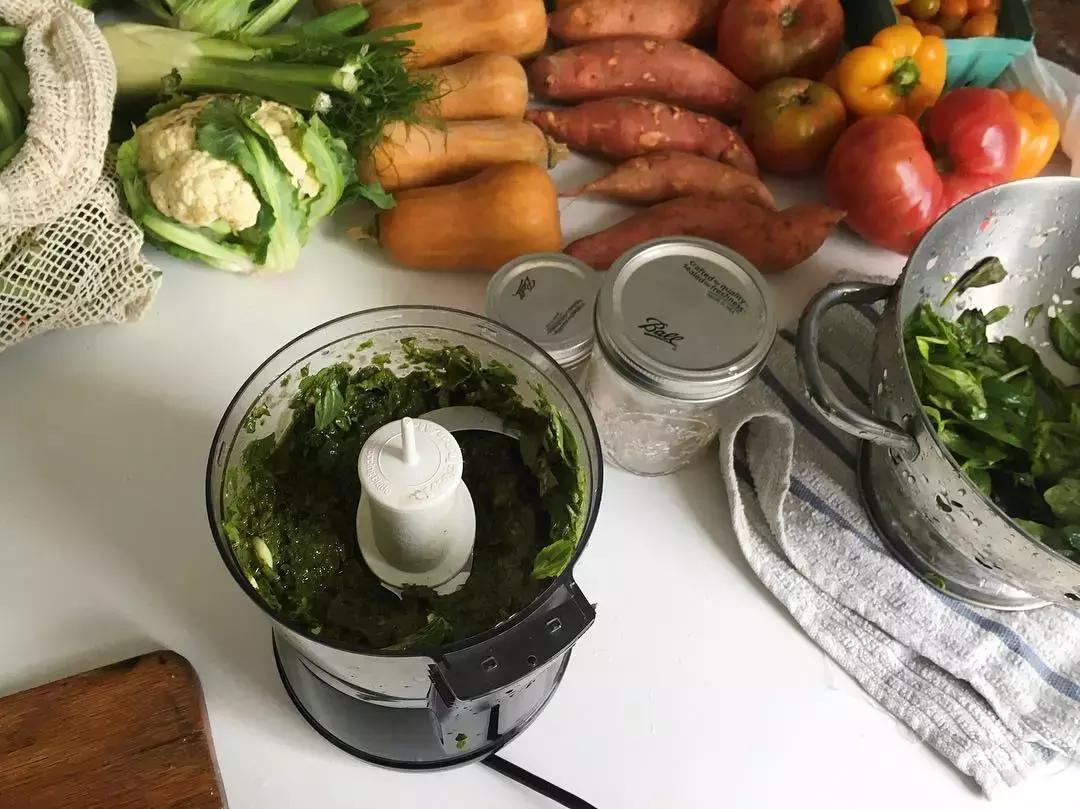 90后女孩践行零垃圾生活,四年产生的垃圾一个玻璃瓶就能装下……