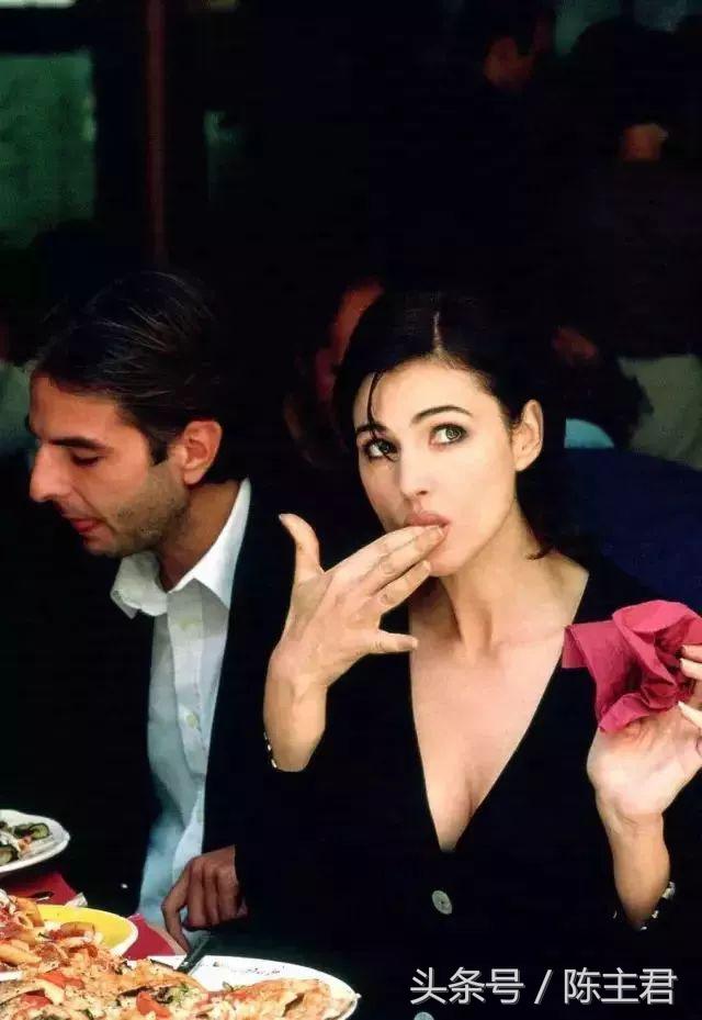 她是全球公认的最性感女神,“裸露”却不情色的人间*物尤**!