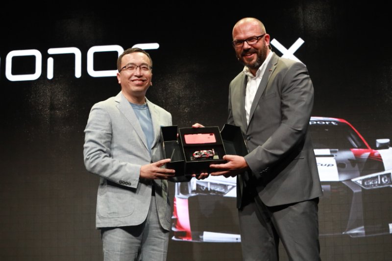 ifa黑科技展会,新发布荣耀play开箱