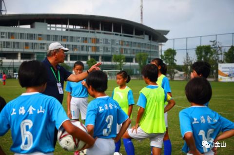 又一个冠军！中国足球的未来或许就在金山这些娃娃身上！