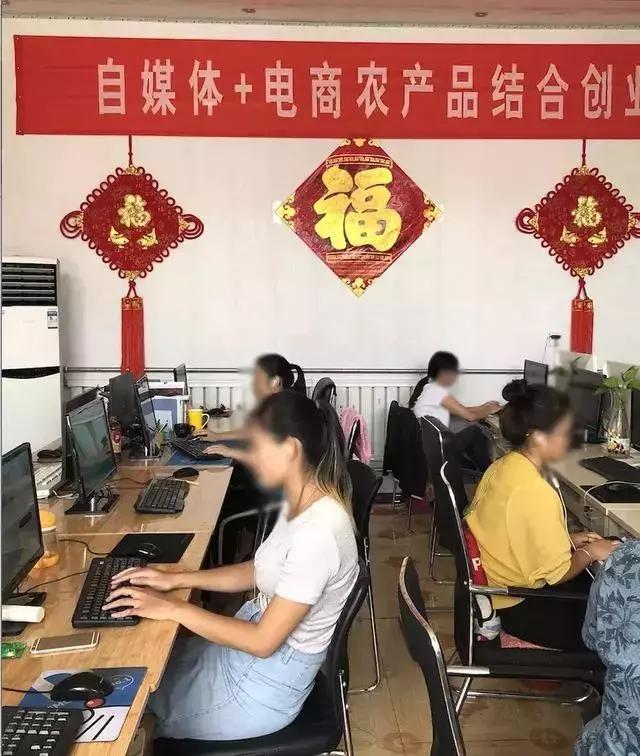 做自媒体怎样才可以月入两万,小镇女孩做自媒体月入过万